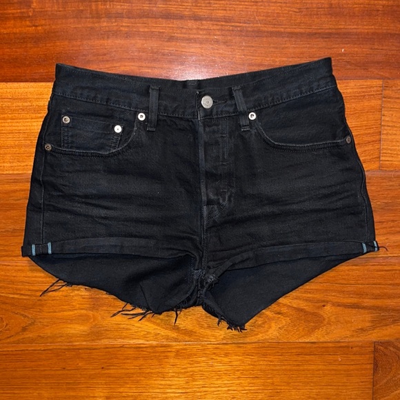 Levi’s 501 High Rise Short in Darkest Hour - Picture 2 of 4